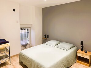 5 bedrooms, iron/ironing board, travel cot, free WiFi