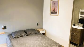 5 slaapkamers, een strijkplank/strijkijzer, reisbedje, gratis wifi