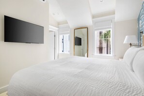 4 bedrooms, iron/ironing board, WiFi, bed sheets