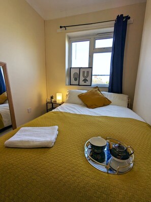 3 chambres, fer et planche à repasser, Wi-Fi, draps fournis