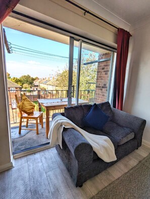 Living area - 3 bed flat | Sleeps 5 | 1 bath | Parking | Wifi (Colchester)