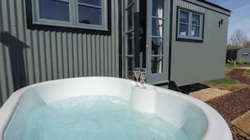 Bañera de hidromasaje exterior