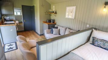 2 habitaciones, decoración personalizada y muebles diferentes