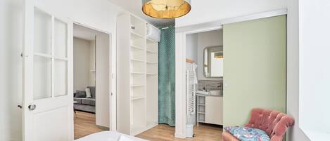 1 chambre, fer et planche à repasser, Wi-Fi, draps fournis