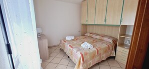 2 bedrooms, bed sheets