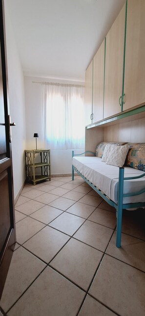 2 bedrooms, bed sheets