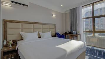 Deluxe Double Room | Desk, laptop workspace, blackout drapes, soundproofing