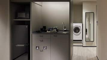 Family Twin Room, 4 Bedrooms, Non Smoking, Kitchenette | Private kitchen | Mini-fridge, microwave, cookware/dishes/utensils
