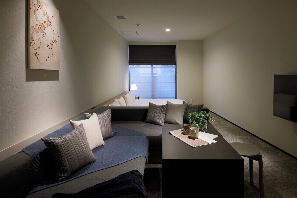 Comfort Twin Room, 4 Bedrooms, Non Smoking, Kitchenette | 1 bedroom, in-room safe, free WiFi, bed sheets