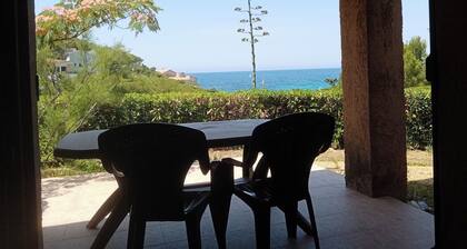 Maisonnette and garden, above beach, EXCEPTIONAL VIEW, pets welcome