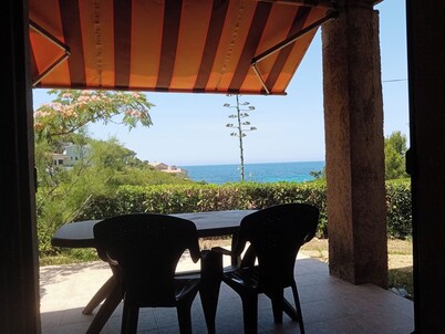 Maisonnette and garden, above beach, EXCEPTIONAL VIEW, pets welcome