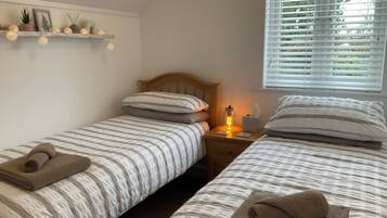 3 bedrooms, iron/ironing board, WiFi, bed sheets