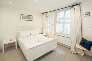 2 chambres, fer et planche à repasser, Wi-Fi, draps fournis