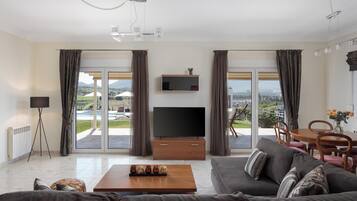 House, Patio, Mountain View | Living room