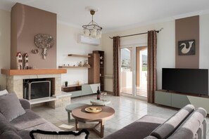 House, Mountain View | Living room | 55-inch TV with digital channels, fireplace, ping pong - Ema's Guest House (Markopoulo Mesogaias)