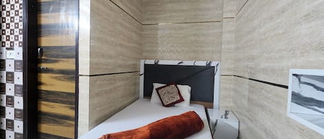 Classic Single Room | Premium bedding, desk, laptop workspace, free WiFi