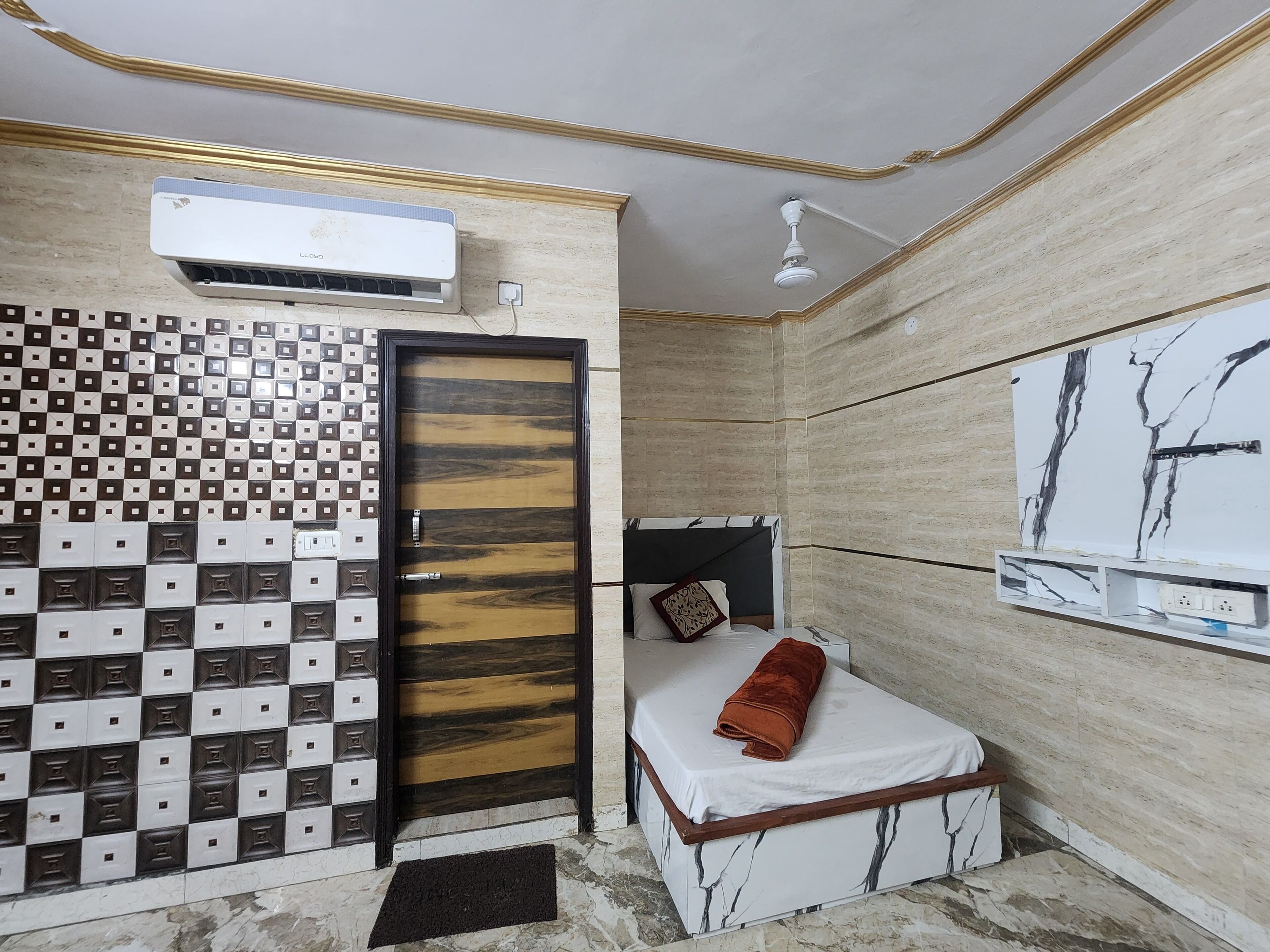 Photo - Hotel Surya Inn