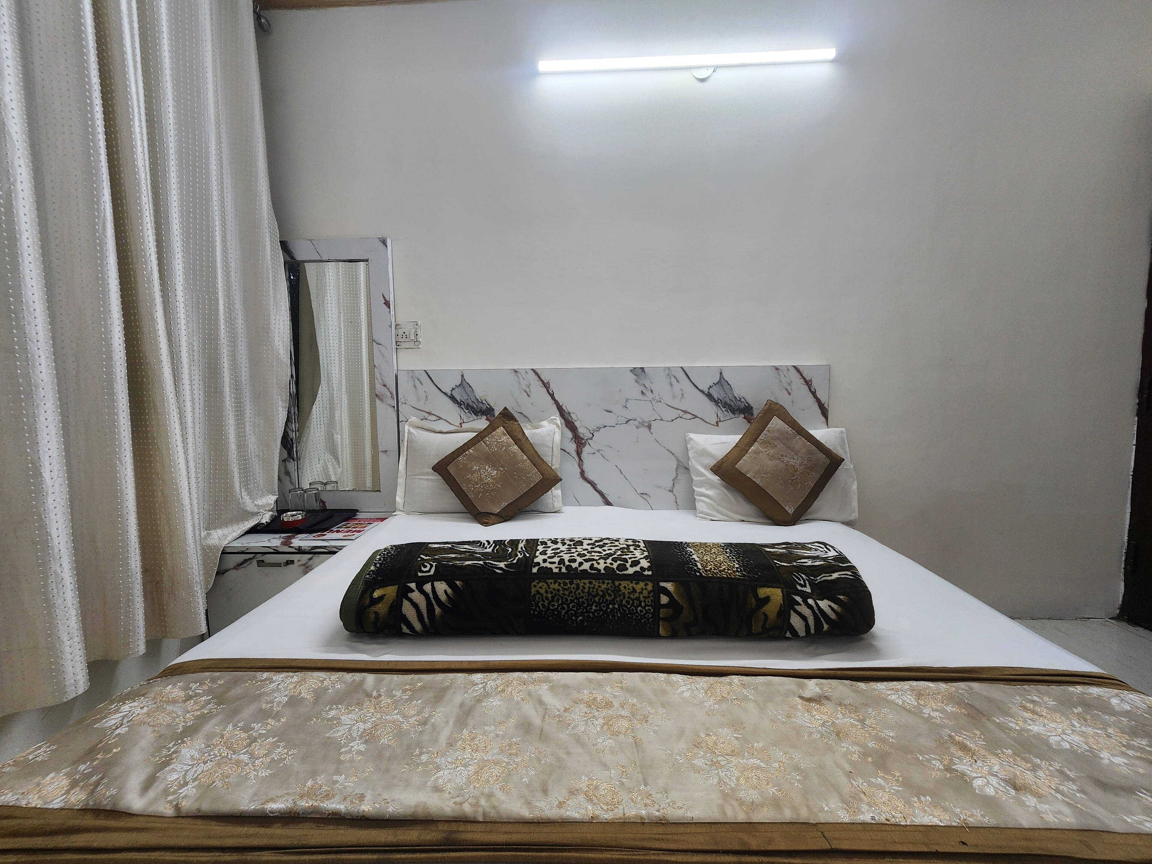 Deluxe Double Room, 1 Double Bed | Premium bedding, desk, laptop workspace, free WiFi