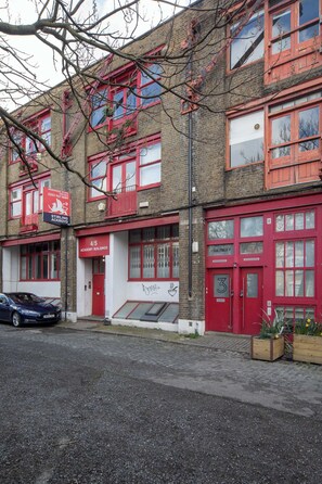 Exterior - 2 Modern Studio Apartments in Shoreditch (London)