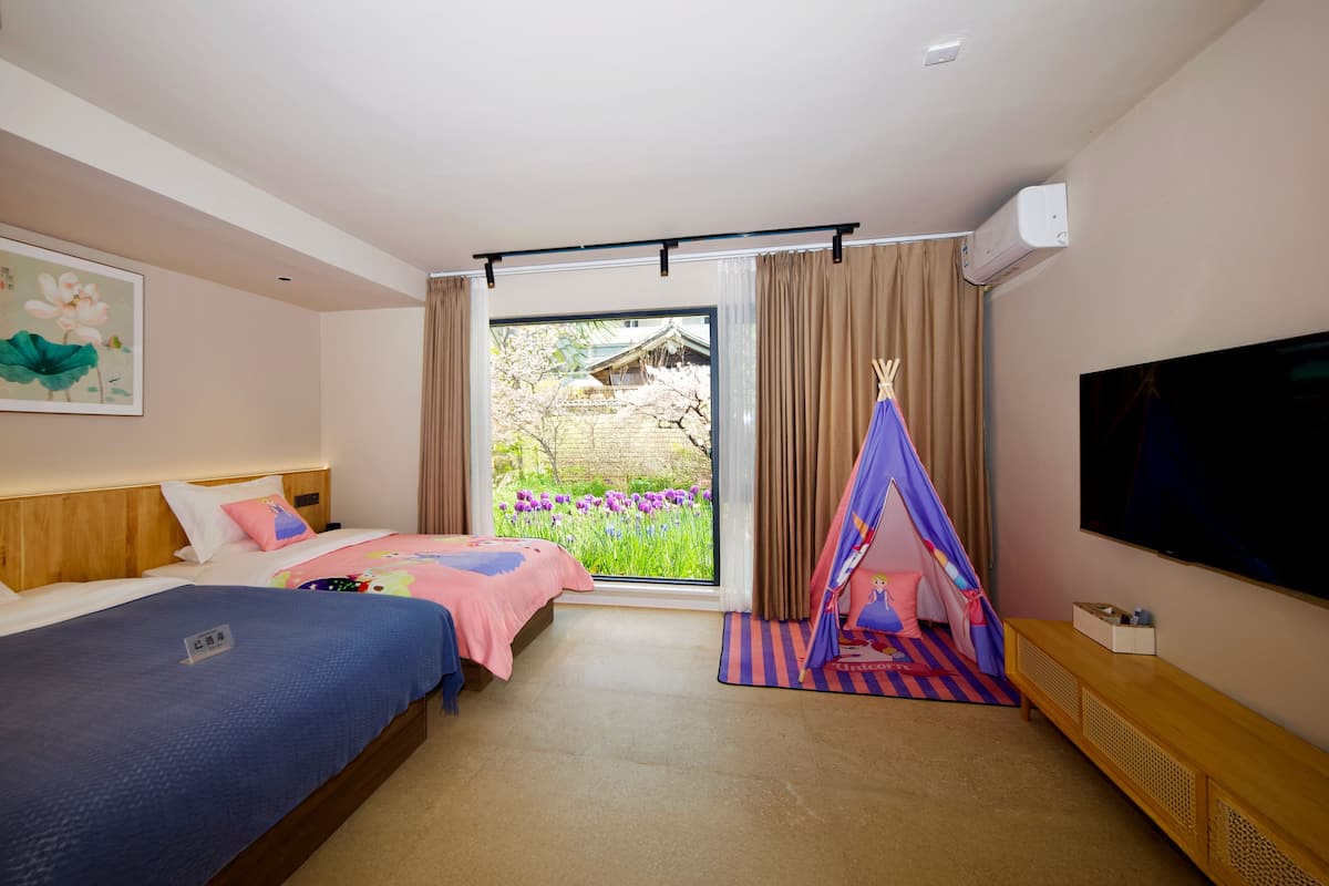 Grand Twin Room, Courtyard View | Premium bedding, down duvets, laptop workspace, blackout curtains