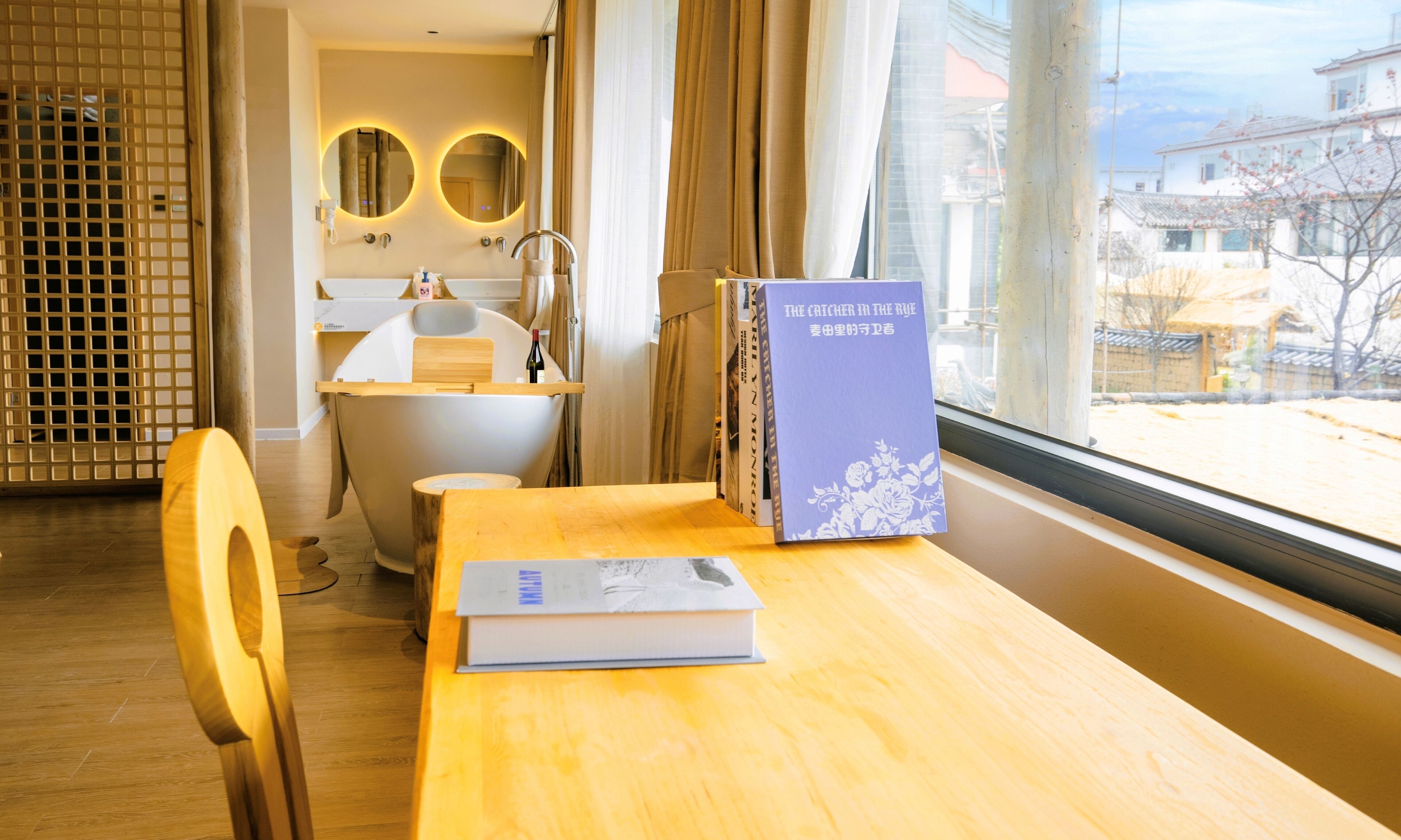 Suite estudio romántica, vista al patio | Ropa de cama de alta calidad y edredón 