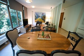 Dining - Tsakalof Loft Apartment by Zeussuites (Athina)