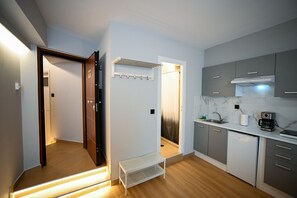 Coffee/tea maker, cookware/dishes/utensils, dining tables - Central Urban Suite by Zeus suites (Athina)