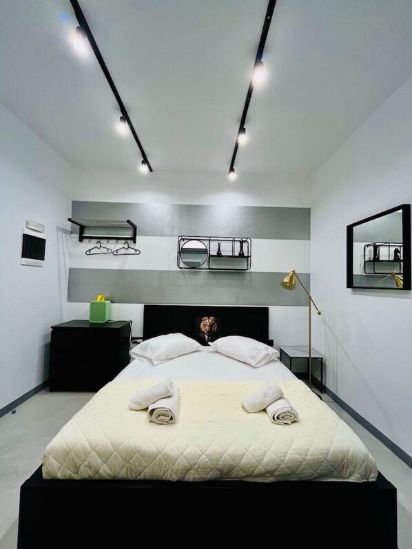 1 bedroom, iron/ironing board, free WiFi