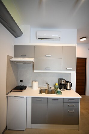 Wasserkocher mit Kaffee-/Teezubehör, Kochgeschirr/Geschirr/Besteck