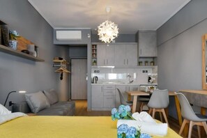 1 habitación, tabla de planchar con plancha, wifi gratis y ropa de cama 