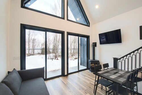 Tiny Cabin Retreat on the Big Lake