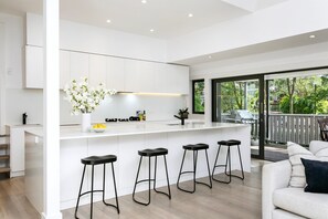 Interior - Cremorne - LITT3 - Little Young Street - Cremorne | Quietly Positioned, Well Considered (Cremorne)