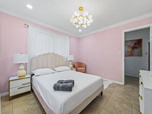 2 chambres, fer et planche à repasser, Wi-Fi gratuit, draps fournis