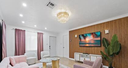 This apartment is a 2 bedroom(s), 2 bathrooms, located in Oakland Park, FL.