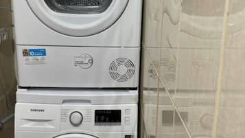 Apartment | Bathroom | Shower, hair dryer, towels, toilet paper
