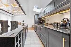 Refrigerador, microondas, lavavajillas, tostadora