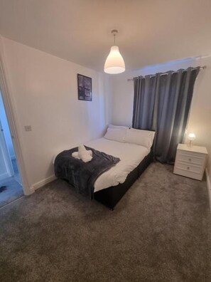 House | 3 bedrooms, iron/ironing board, free WiFi, bed sheets