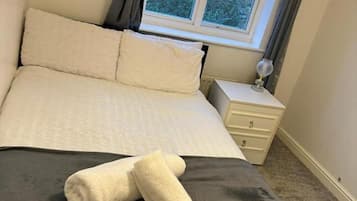 House | 3 bedrooms, iron/ironing board, free WiFi, bed sheets