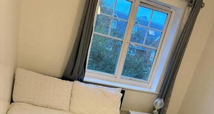 3bed Maidstone Stay - Wifi, Parking, London Access