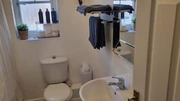 Casa | Bagno | Vasca da bagno a immersione totale, asciugacapelli, asciugamani