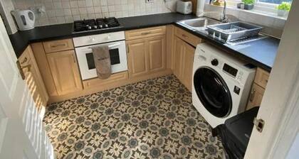 3bed Maidstone Stay - Wifi, Parking, London Access