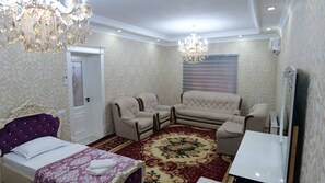 3 dormitorios, tabla de planchar con plancha, wifi gratis y ropa de cama