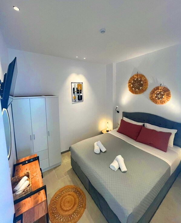 2 soverom, safe på rommet, skrivebord og strykejern/-brett