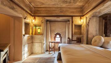 Habitación doble Deluxe, vista a la ciudad | Ropa de cama de alta calidad, insonorización y wifi gratis