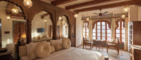 Luxury Studio Suite | Premium bedding, soundproofing, free WiFi, bed sheets