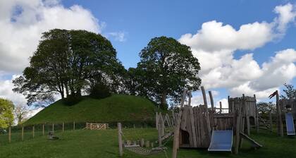 Serene 2-bedroom cottage with WiFi in picturesque Bampton