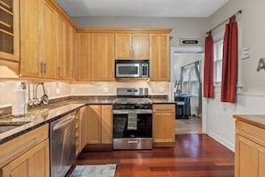 Fridge, microwave, oven, stovetop - Elegant 7 br Home w Bonus Room (Milwaukee)