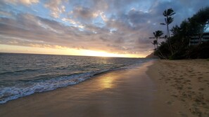 Apartment, Accessible - Beach Front Hawaii Condo w Amazing Sunrise (Hauula)