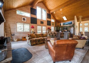 TV, books, stereo, offices - Sunny Mountain Delight by Velo (Angel Fire)