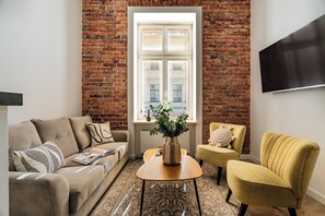 Comfort Apartment, City View | Living room